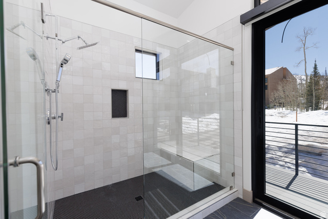 160 Ridgeview Street, Unit 7B Brian Head, UT 84719 - Photo 25 of 40 Primary bathroom