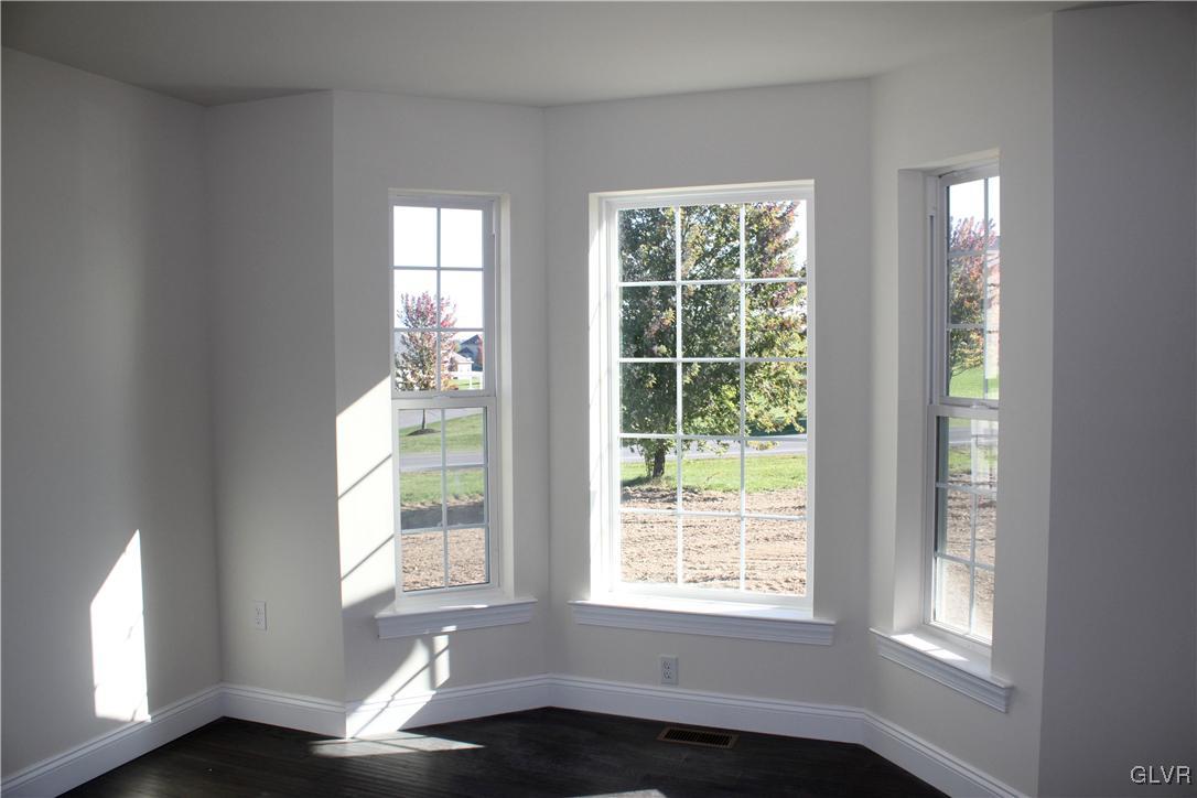 207 East Dell Road Bath, PA 18014 - Photo 6 of 11
