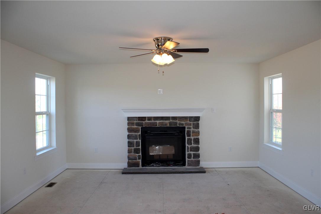 207 East Dell Road Bath, PA 18014 - Photo 8 of 11
