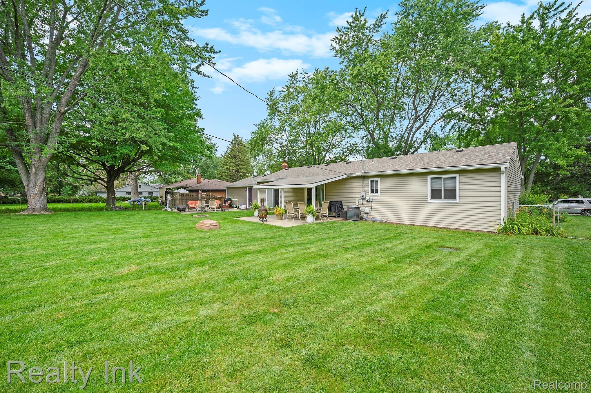 61803 Rambling Way South Lyon, MI 48178 - Photo 25 of 27 61803 Rambling_39.jpg