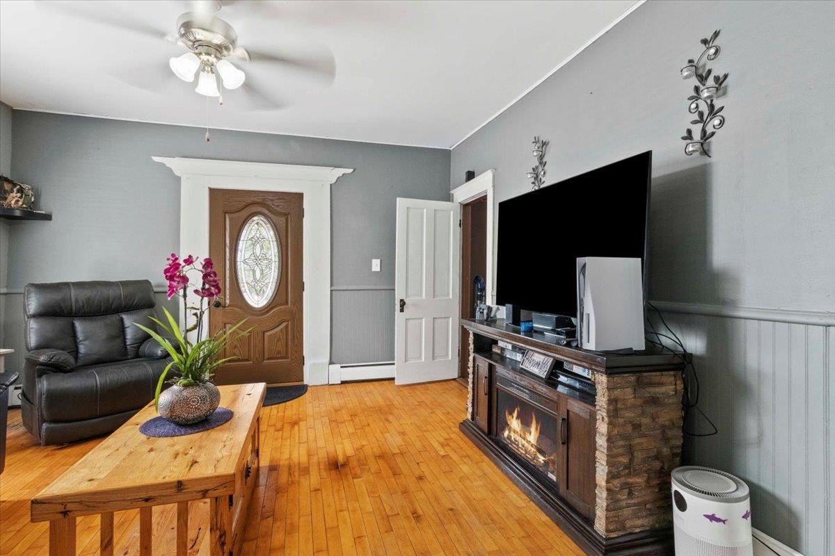 154 East Main Street Wautoma, WI 54982 - Photo 4 of 44