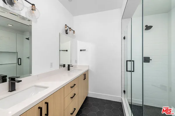 $5,250 | 4333 Dixie Canyon Avenue, Sherman Oaks, CA 91423