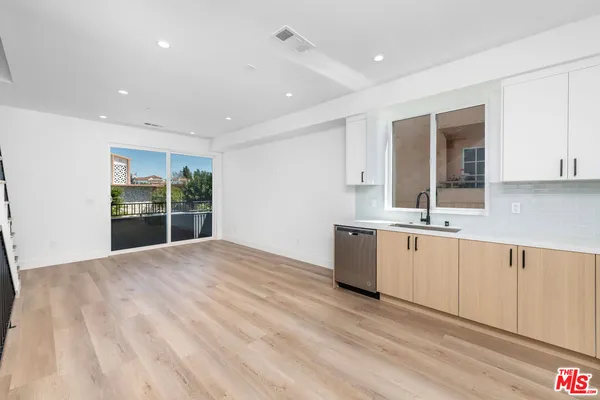 $5,250 | 4333 Dixie Canyon Avenue, Sherman Oaks, CA 91423