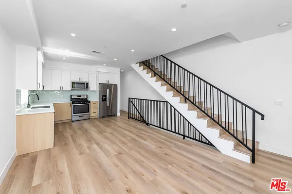 $5,250 | 4333 Dixie Canyon Avenue, Sherman Oaks, CA 91423