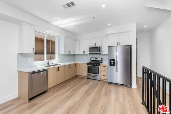 $5,250 | 4333 Dixie Canyon Avenue, Sherman Oaks, CA 91423