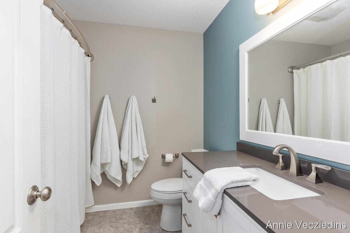 15096 Oakland Street Spring Lake, MI 49456 - Photo 15 of 41 15096-Oakland_017