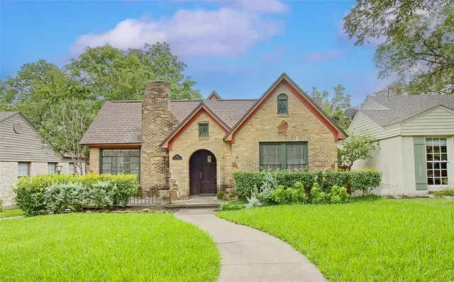 a front view of house with yard and green space