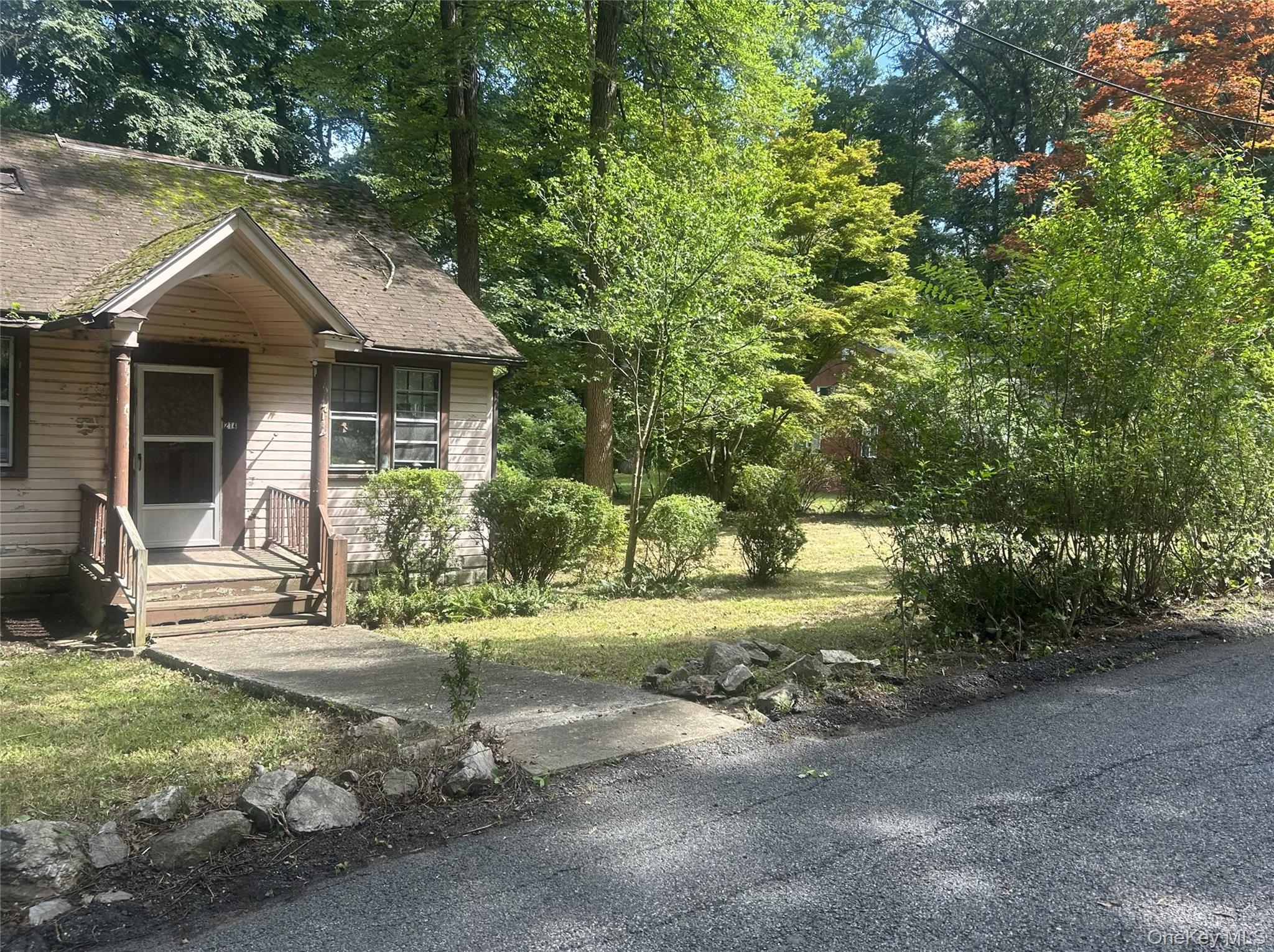 214 Walnut Road Lake Peekskill, NY 10537 - Photo 3 of 11