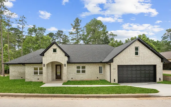 $540,000 | 1920 Foxbriar Drive, Huntsville, TX 77340