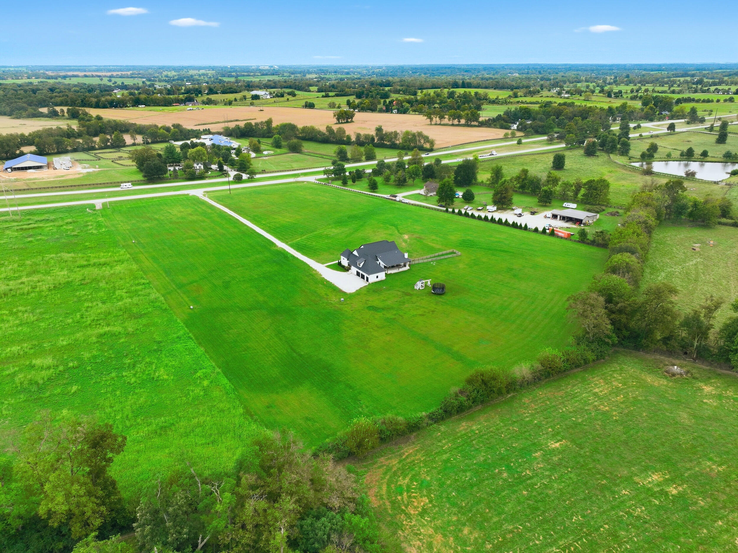 5440 Lexington Road Lexington, KY 40511 - Photo 3 of 79 91_dji_fly_20260919_014358_701_179022011