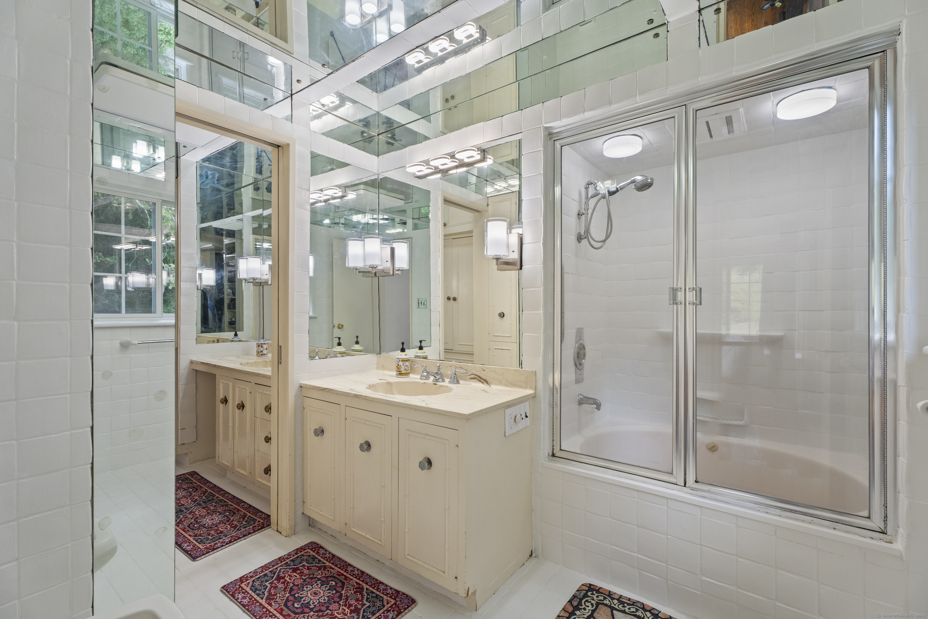 46 Tumblebrook Road Woodbridge, CT 06525 - Photo 20 of 37 A very large bathroom