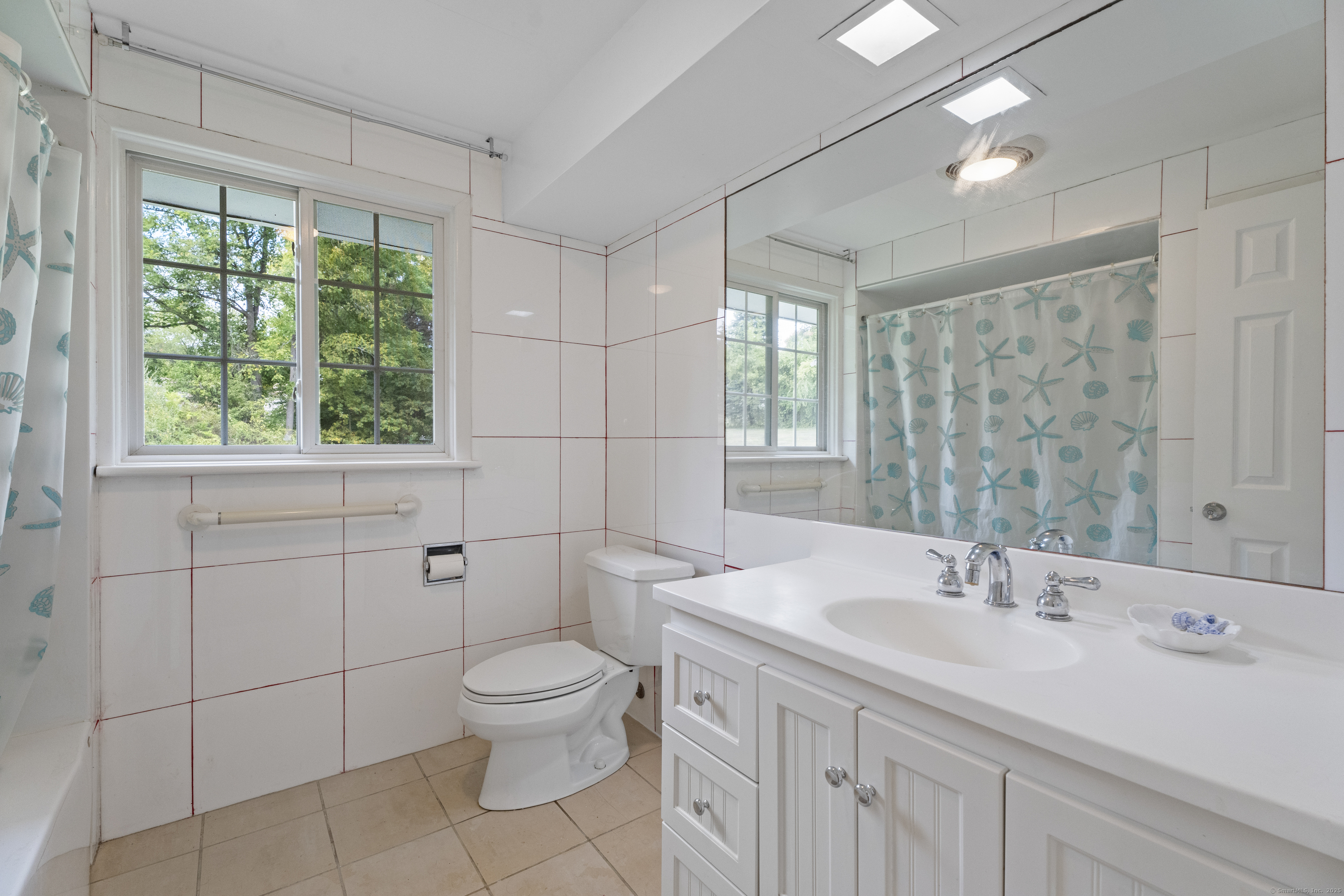 46 Tumblebrook Road Woodbridge, CT 06525 - Photo 24 of 37 shared hall bath