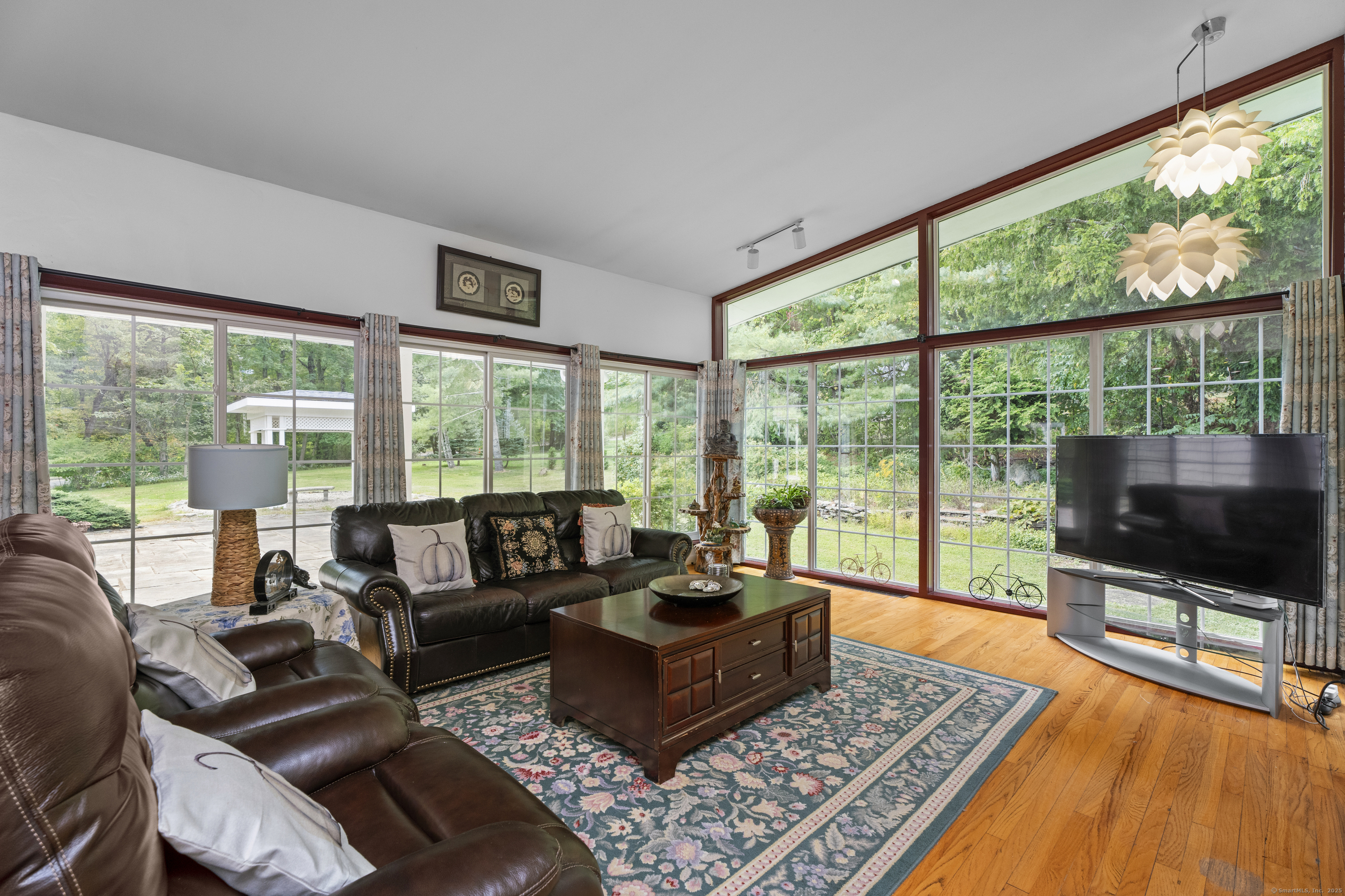 46 Tumblebrook Road Woodbridge, CT 06525 - Photo 3 of 37