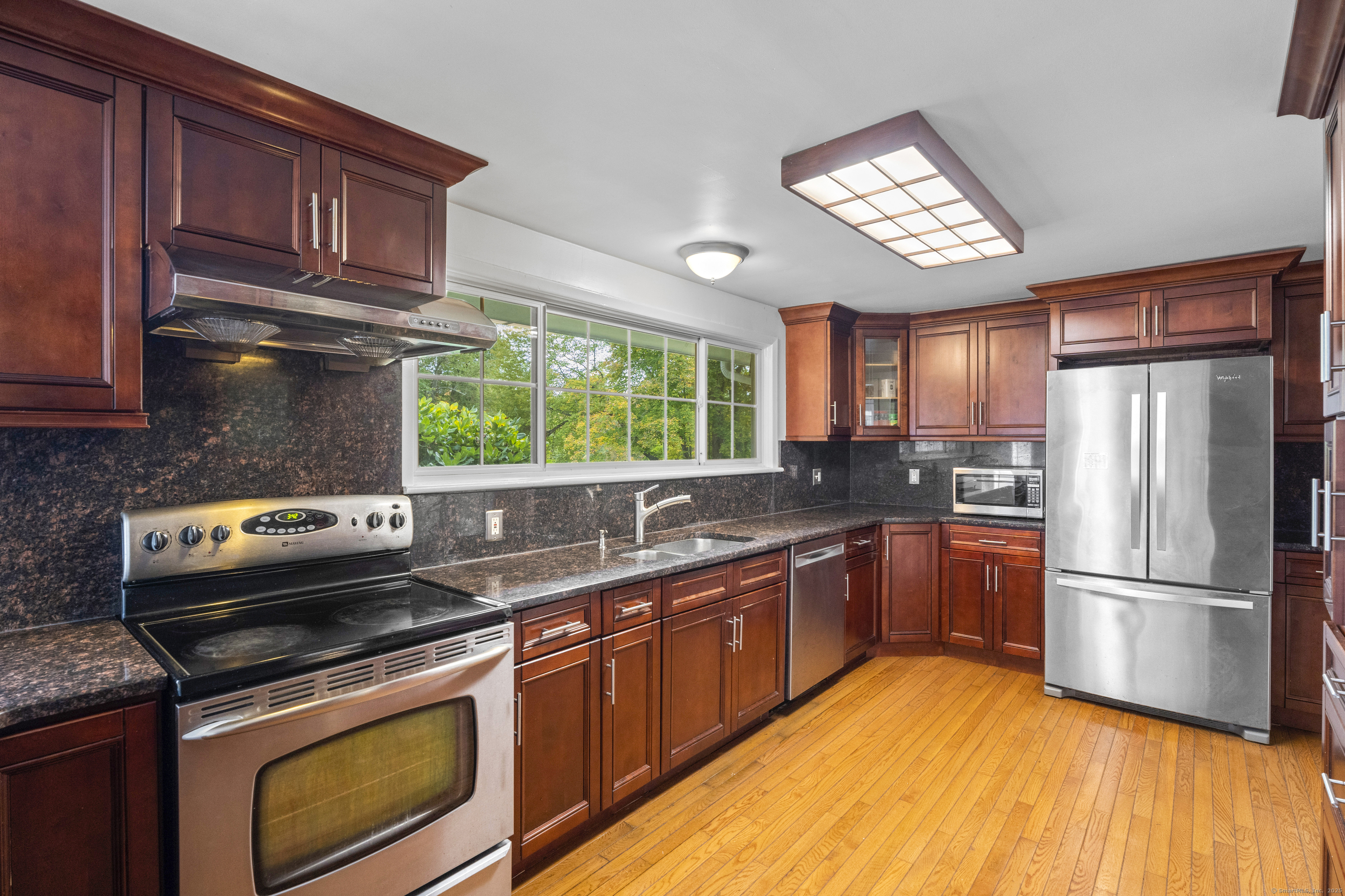 46 Tumblebrook Road Woodbridge, CT 06525 - Photo 7 of 37