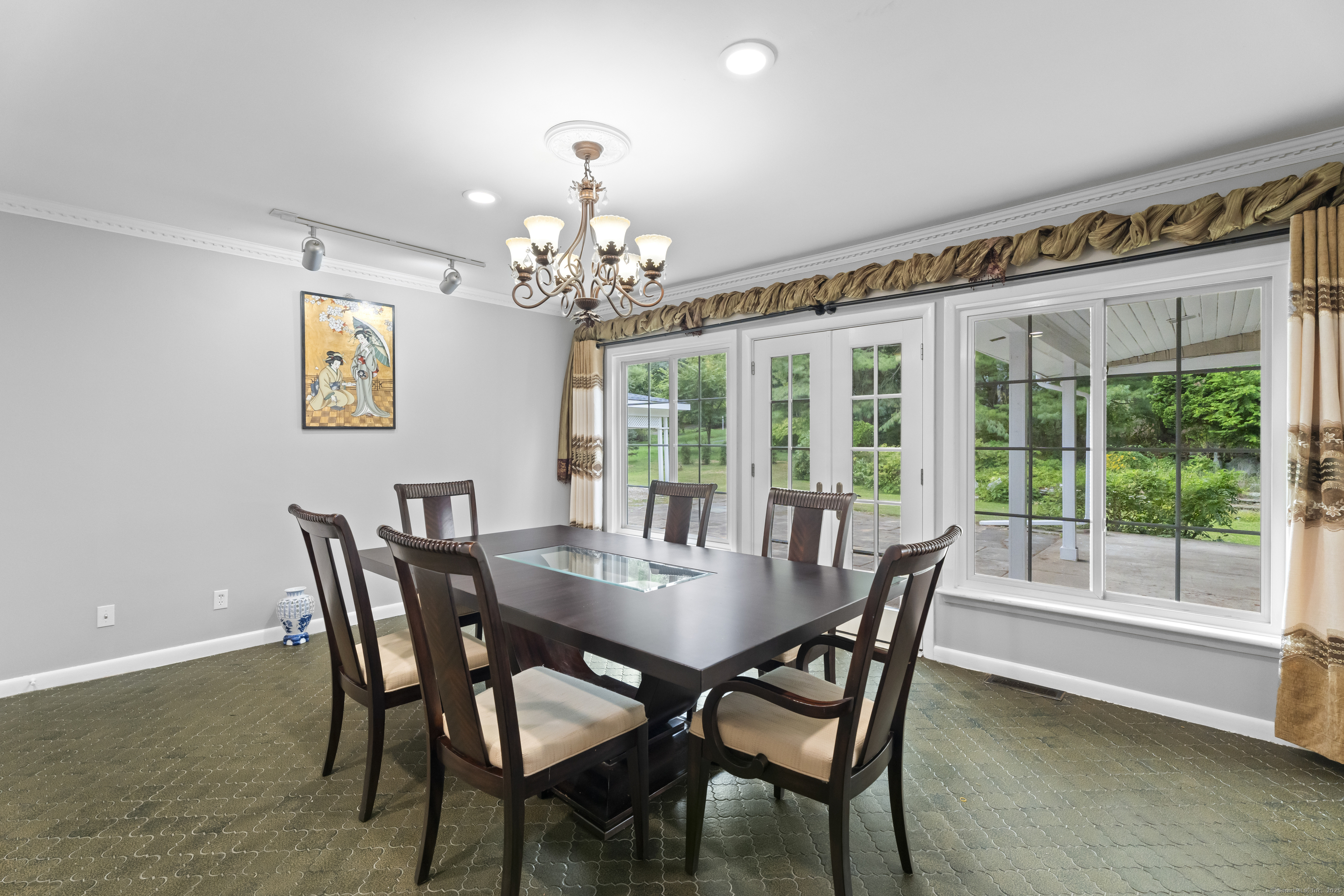 46 Tumblebrook Road Woodbridge, CT 06525 - Photo 10 of 37 Dining room has access to the patio