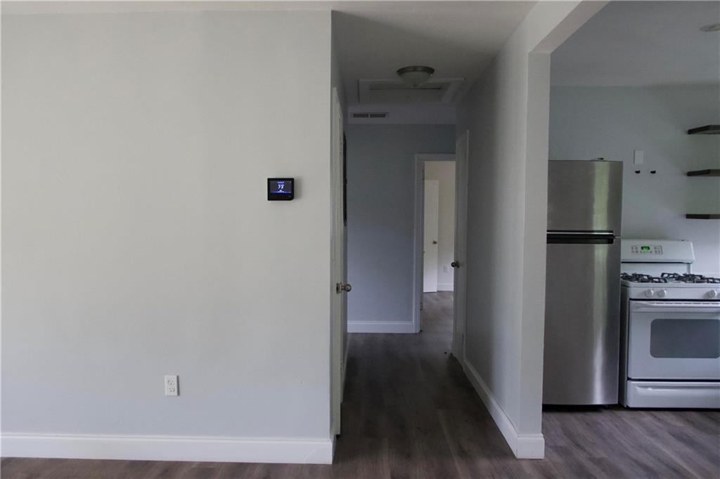 3304 Spring Drive Northwest Atlanta, GA 30360 - Photo 7 of 17 Gallery Image 7