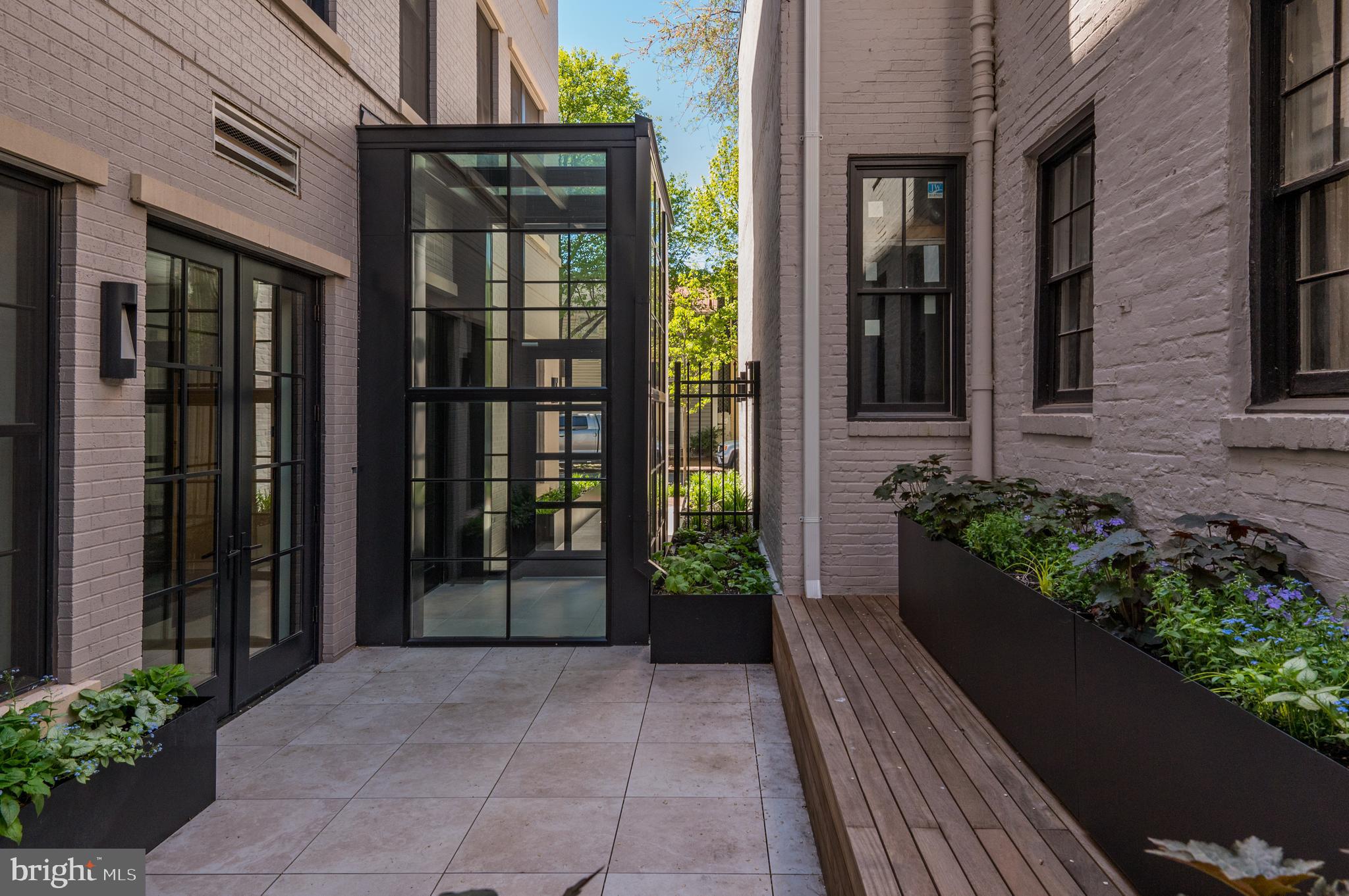 3255 Prospect Street Northwest, Unit PH5 Washington, DC 20007 - Photo 42 of 42 Building courtyard