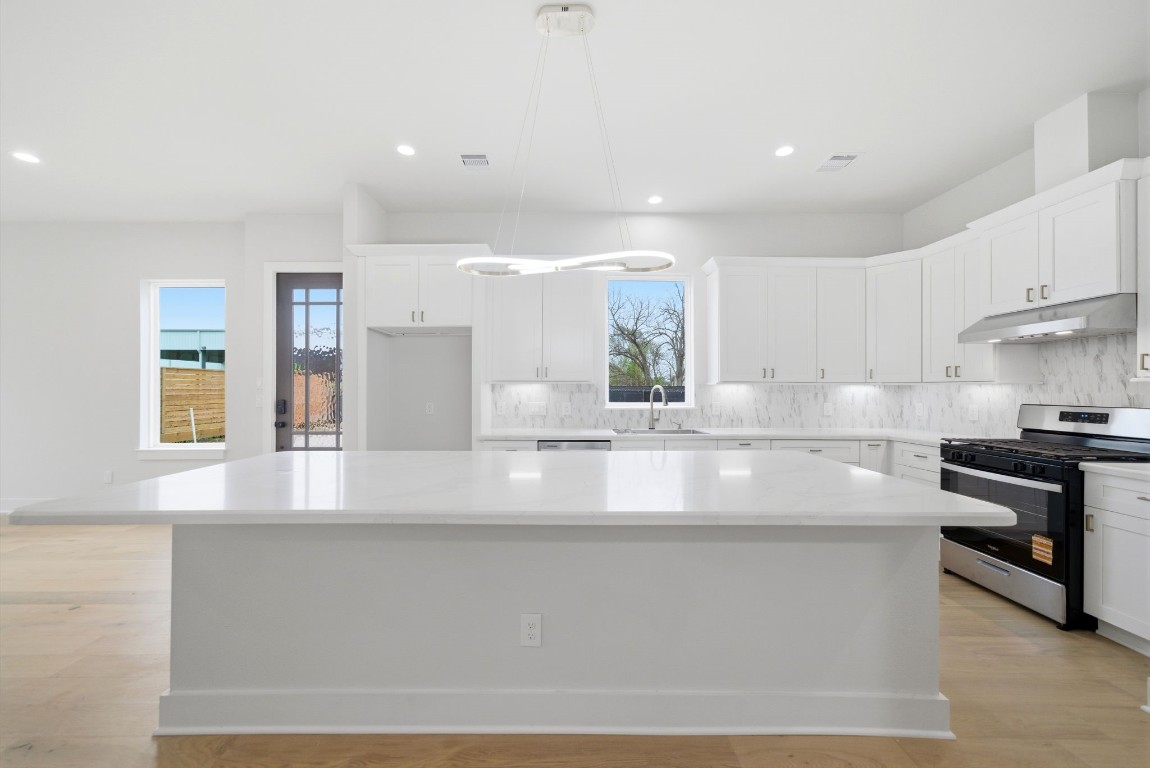 328 Janisch Road, Unit C Houston, TX 77018 - Photo 14 of 46