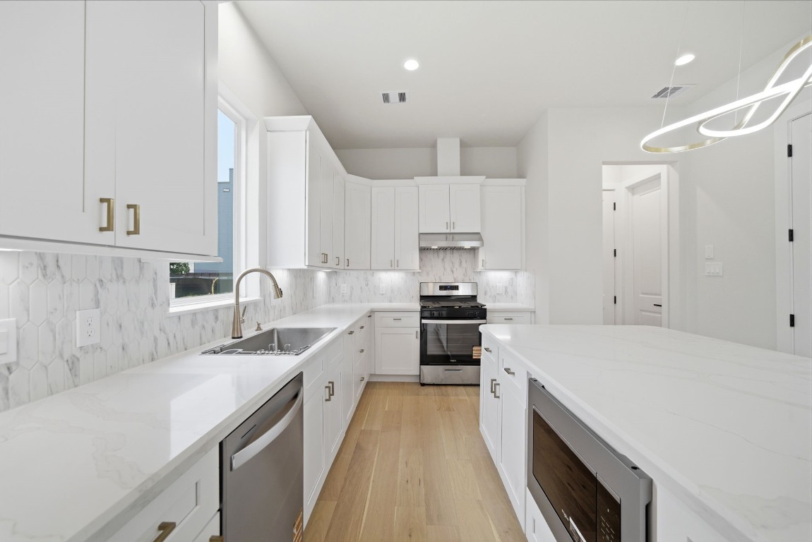 328 Janisch Road, Unit C Houston, TX 77018 - Photo 15 of 46