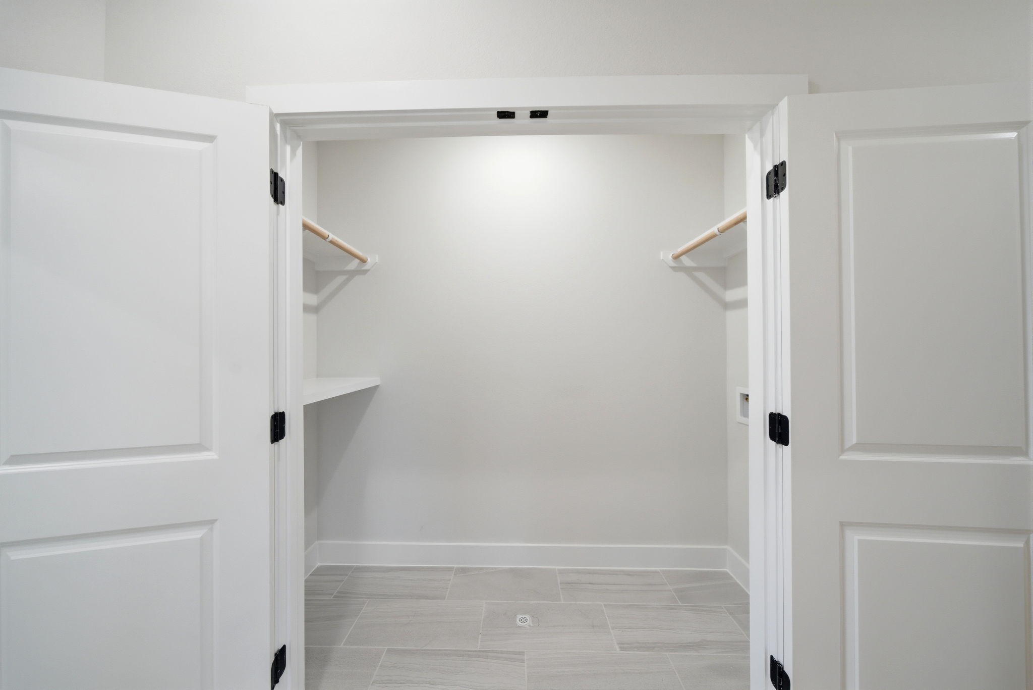 328 Janisch Road, Unit C Houston, TX 77018 - Photo 28 of 46 a view of walk in closet