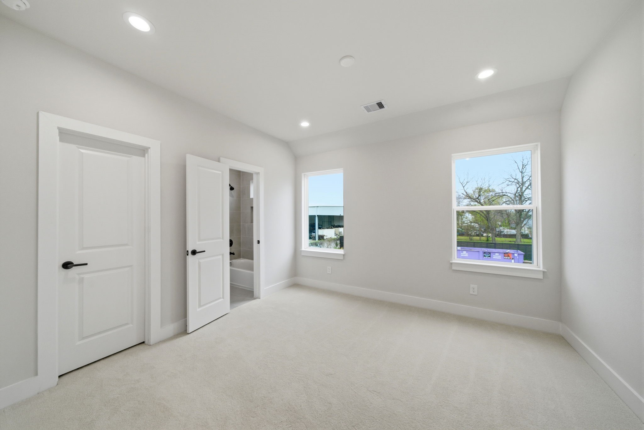 328 Janisch Road, Unit C Houston, TX 77018 - Photo 31 of 46 an empty room with windows and closet