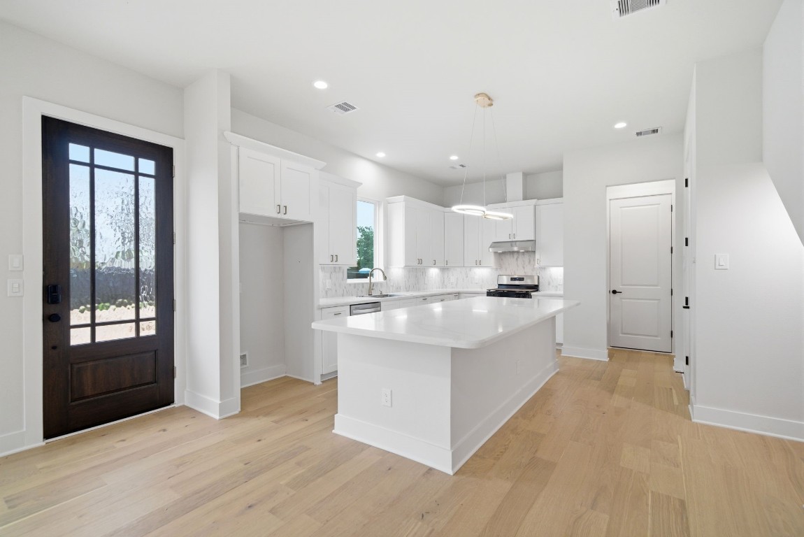 328 Janisch Road, Unit C Houston, TX 77018 - Photo 5 of 46