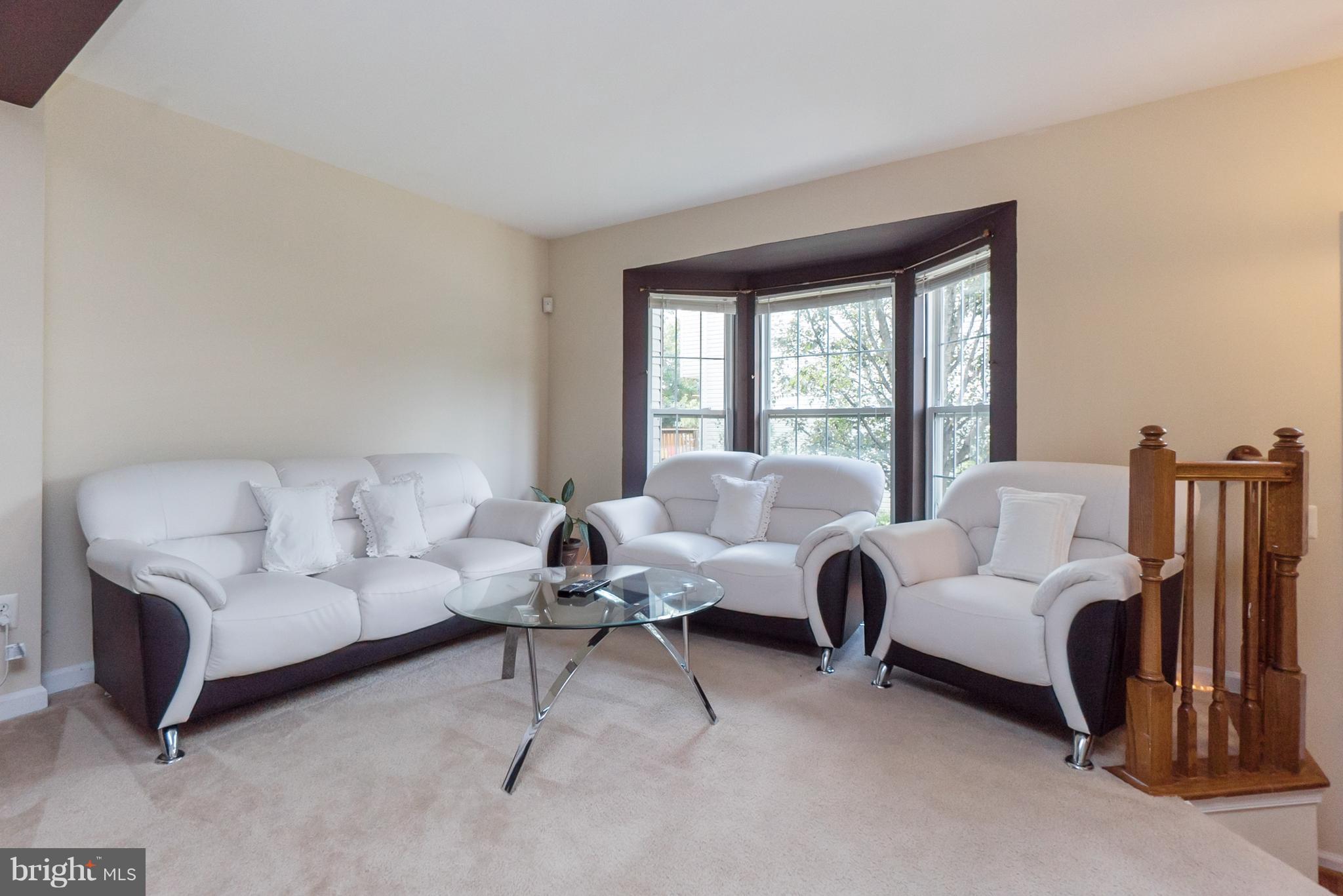 6372 Trips Way Springfield, VA 22150 - Photo 2 of 30 Living Room