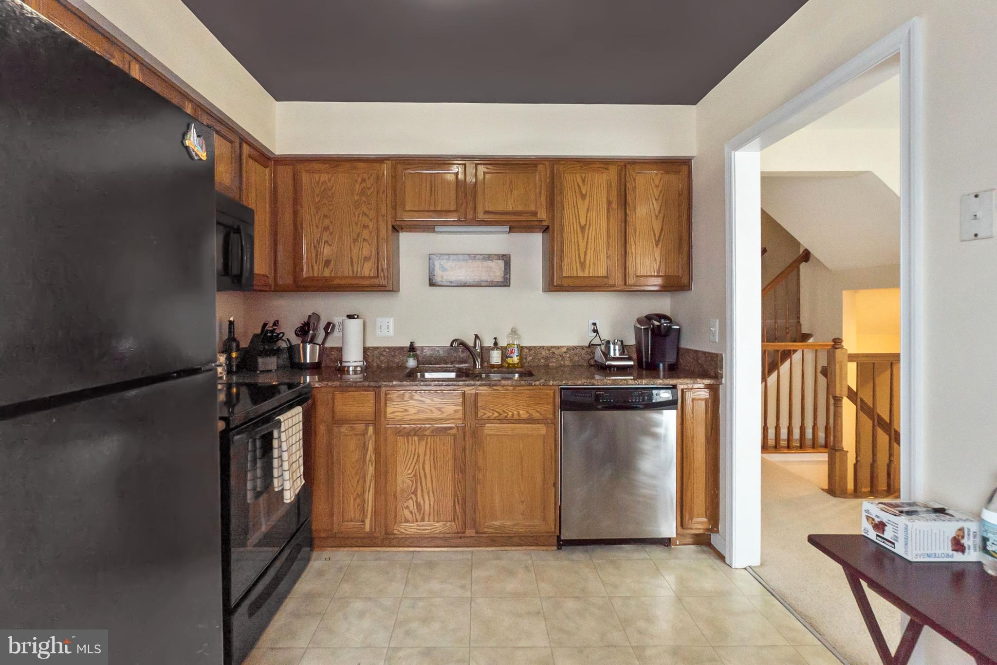 6372 Trips Way Springfield, VA 22150 - Photo 11 of 30 Kitchen