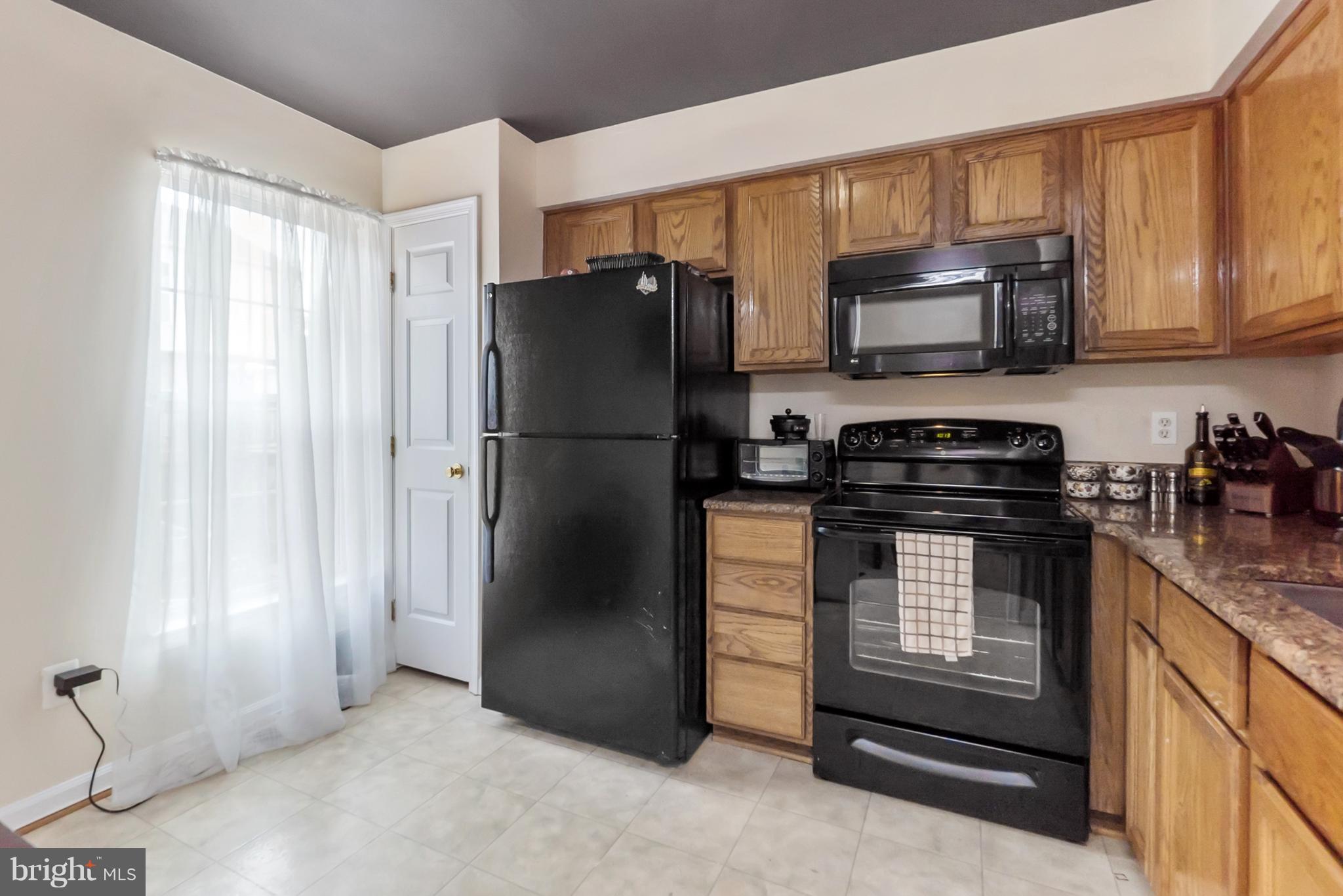 6372 Trips Way Springfield, VA 22150 - Photo 9 of 30 Kitchen