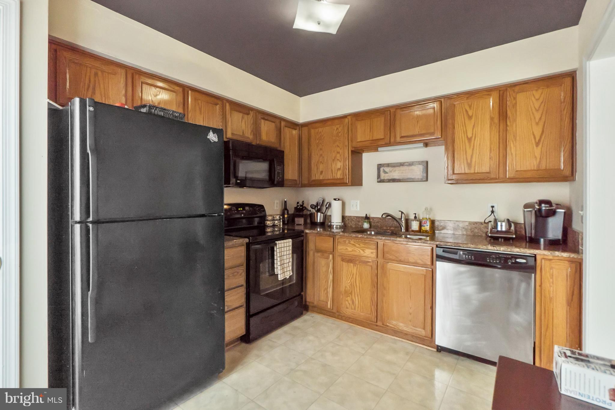 6372 Trips Way Springfield, VA 22150 - Photo 10 of 30 Kitchen