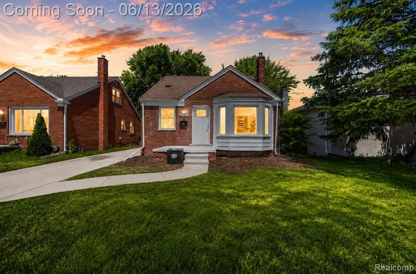 $247,800 | 23013 Gaukler Street, St. Clair Shores, MI 48080