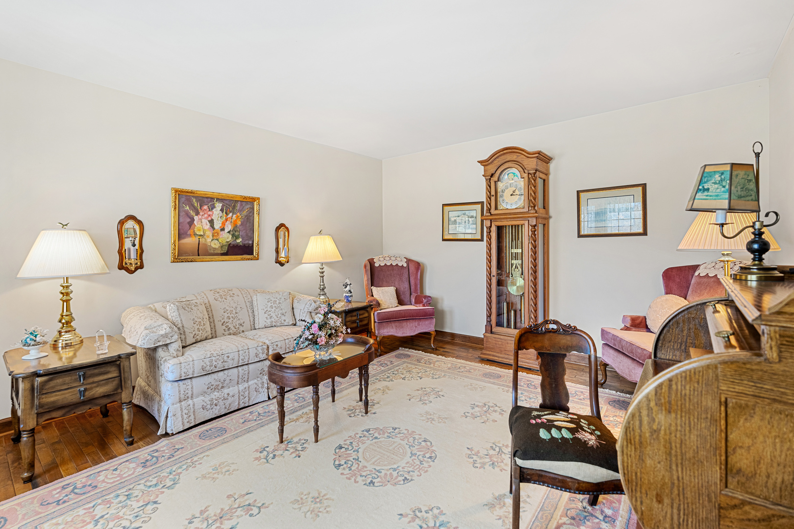 10901 Gasch Road Harvard, IL 60033 - Photo 5 of 46 a living room with furniture