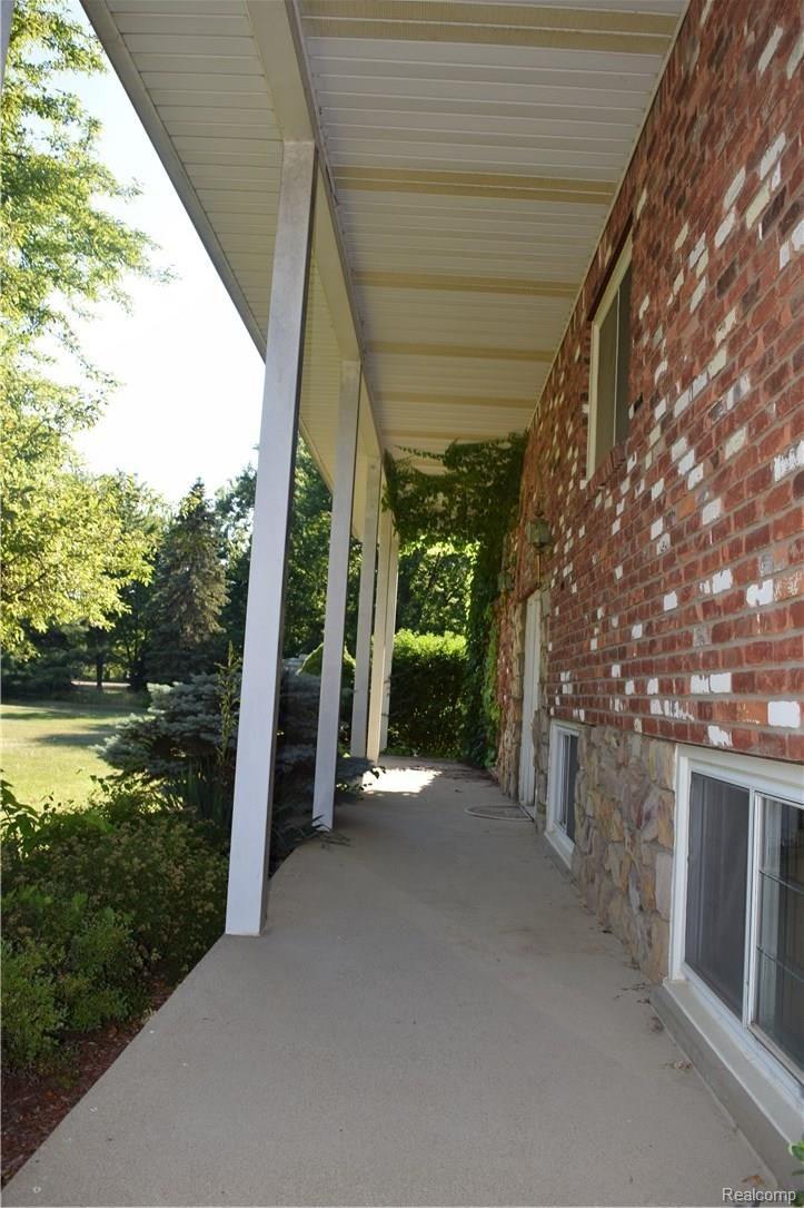 50800 Bog Road Belleville, MI 48111 - Photo 5 of 73 DSC_0984.JPG