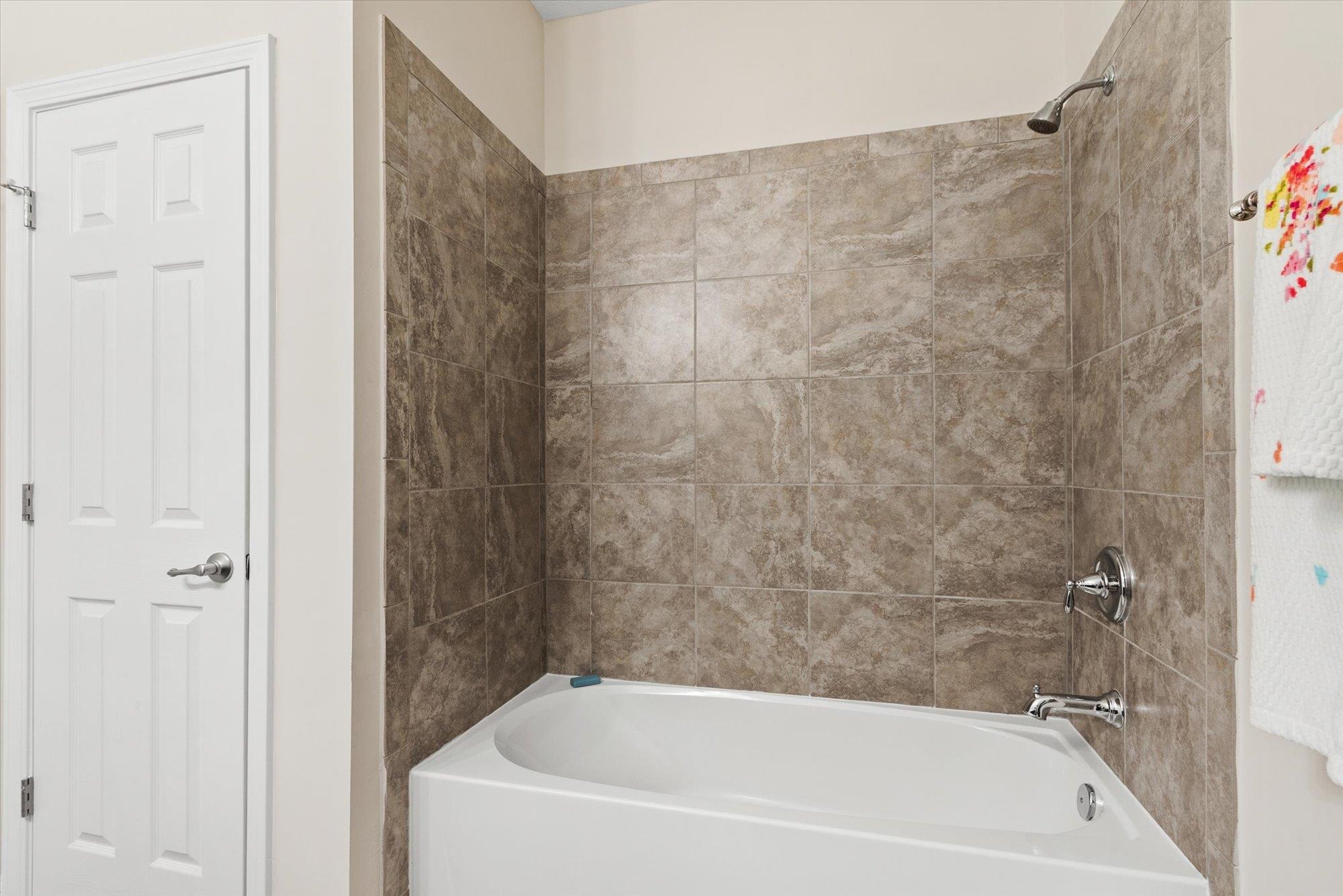 256 Vivian James Drive St. Augustine, FL 32092 - Photo 36 of 57 a bathroom with a bathtub