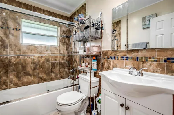 $3,000 | 7211 Northwest 76th Street, Tamarac, FL 33321