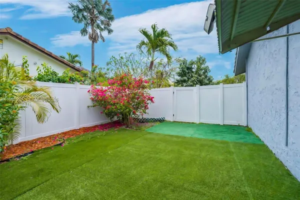 $3,000 | 7211 Northwest 76th Street, Tamarac, FL 33321