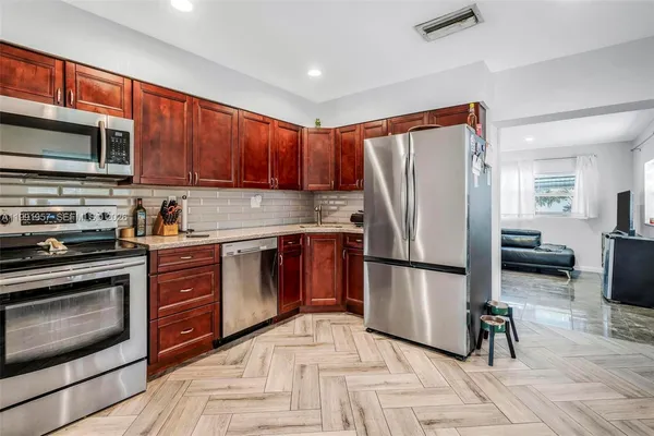 $3,000 | 7211 Northwest 76th Street, Tamarac, FL 33321