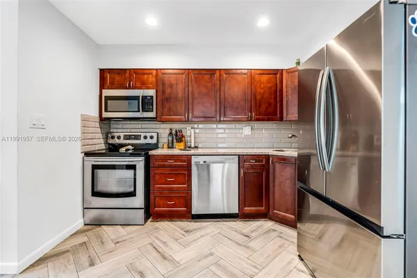 $3,000 | 7211 Northwest 76th Street, Tamarac, FL 33321