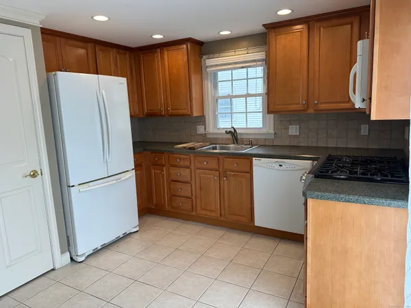 $285,000 | 8 Butternut Drive, Unit 8, Glastonbury, CT 06033