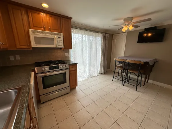 $285,000 | 8 Butternut Drive, Unit 8, Glastonbury, CT 06033