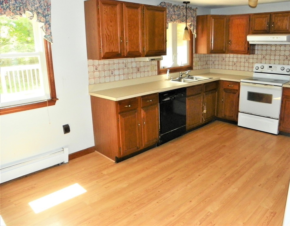 201 Willis Road Gardner, MA 01440 - Photo 4 of 16 Gallery Image 4