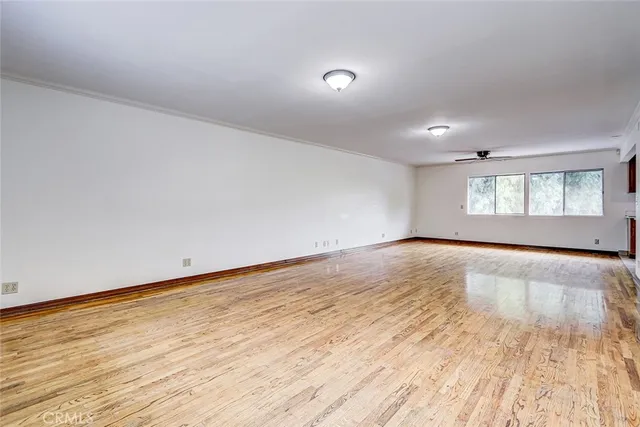 a view of a livingroom with furniture