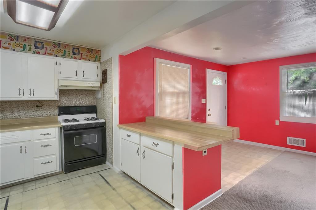 421 Lindsay Road Carnegie, PA 15106 - Photo 3 of 23 Gallery Image 3
