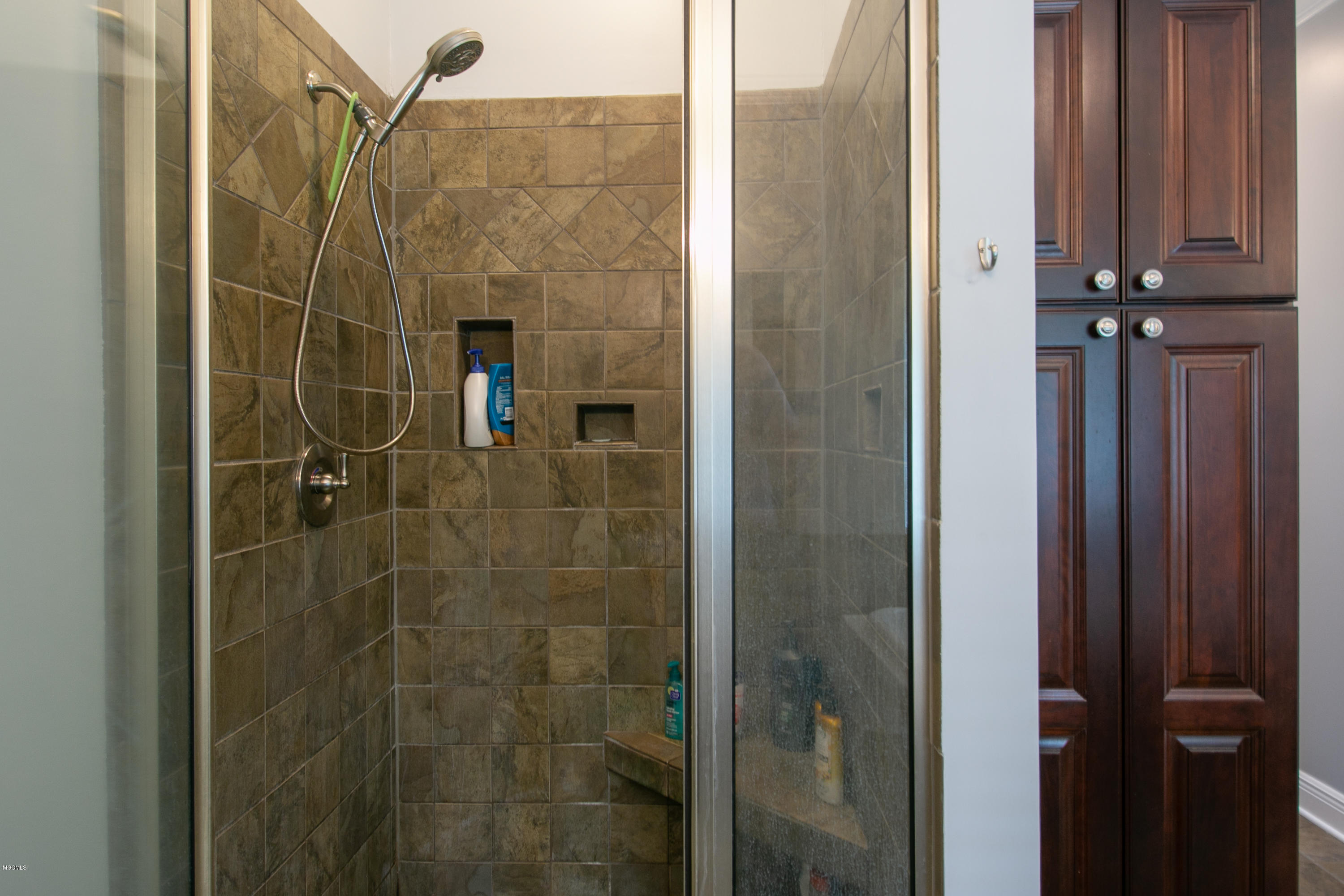 13799 Wolf River Road Gulfport, MS 39503 - Photo 16 of 32 Master Bath