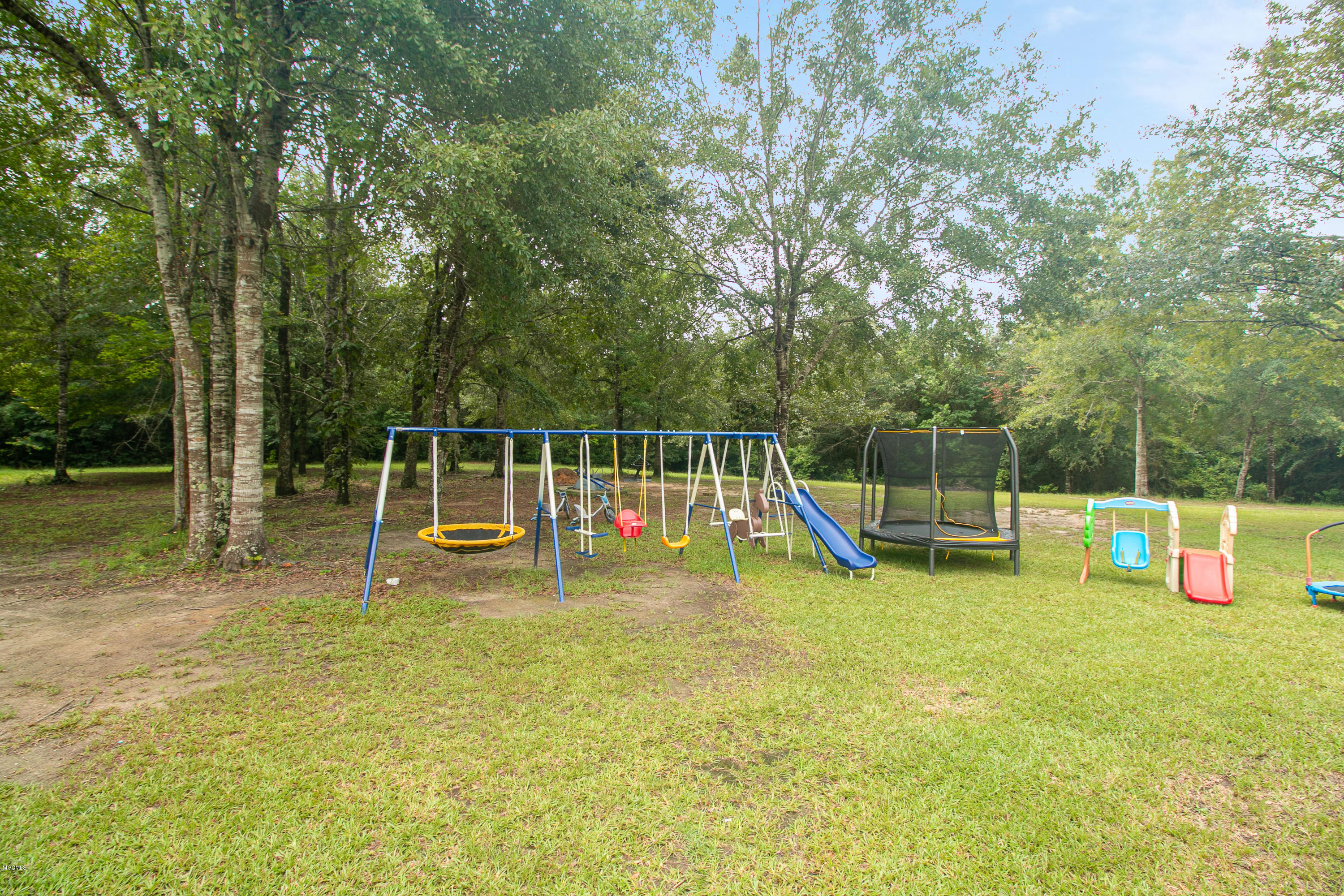 13799 Wolf River Road Gulfport, MS 39503 - Photo 27 of 32 Back yard