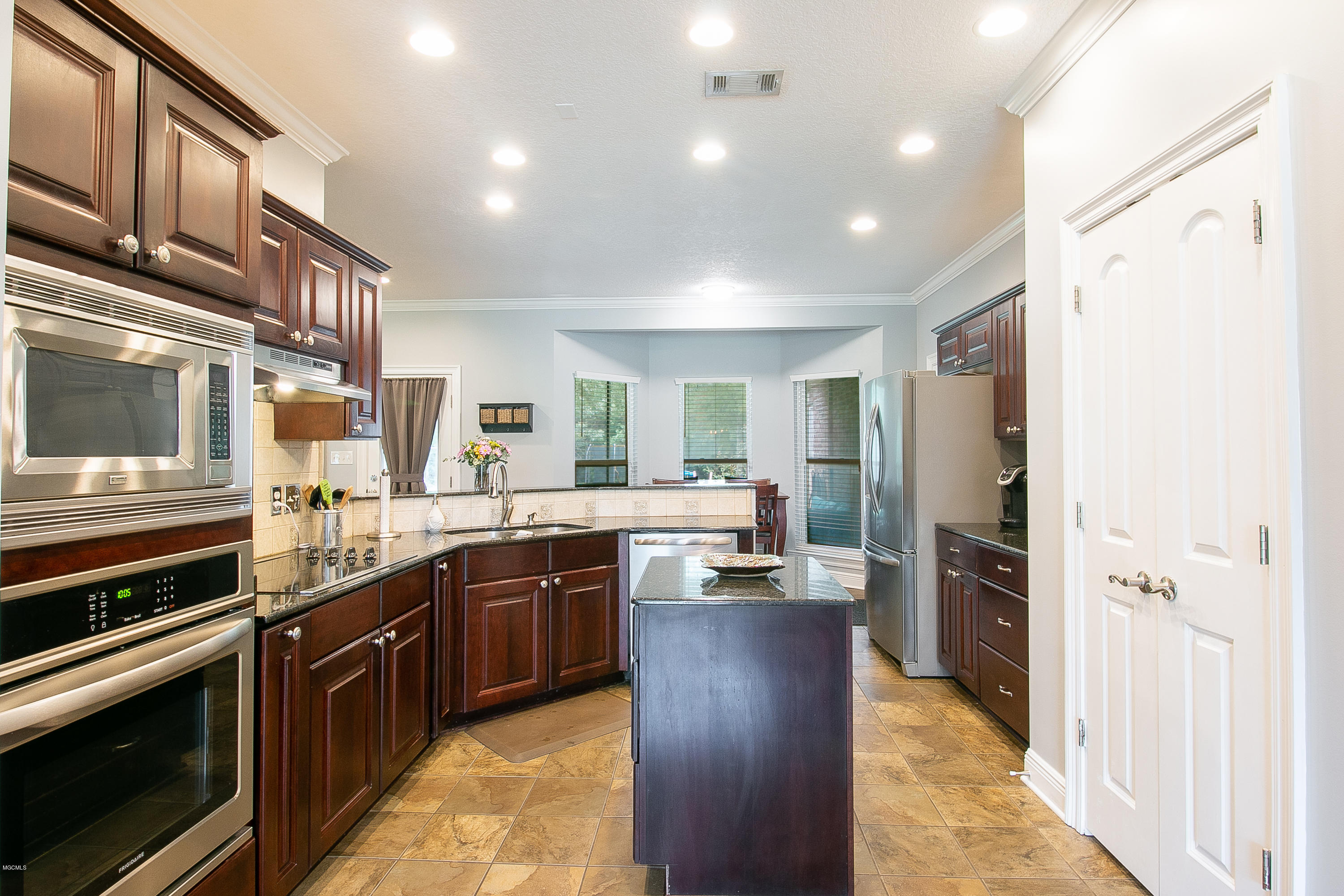 13799 Wolf River Road Gulfport, MS 39503 - Photo 10 of 32 Kitchen