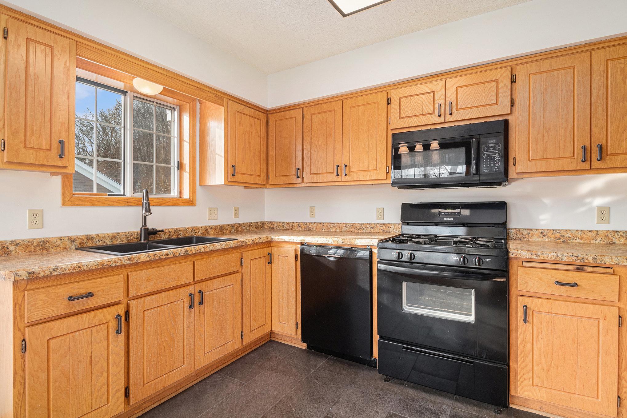 8571 Corcoran Path Inver Grove Heights, MN 55076 - Photo 14 of 32