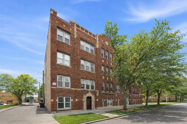 $259,999 | 2504 West Balmoral Avenue, Unit 1D, Chicago, IL 60625