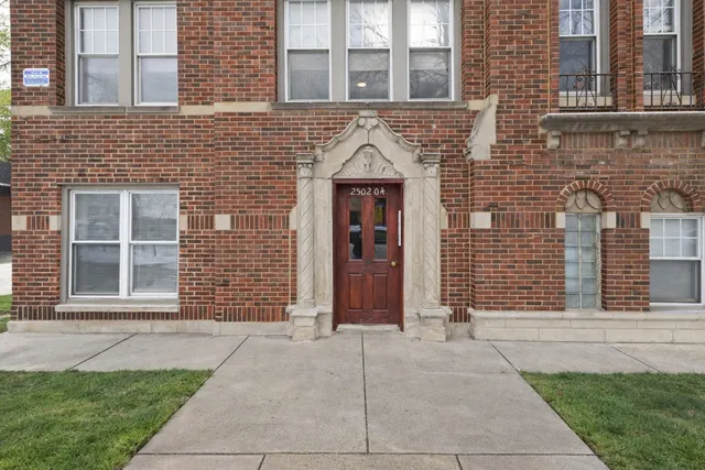 $259,999 | 2504 West Balmoral Avenue, Unit 1D, Chicago, IL 60625
