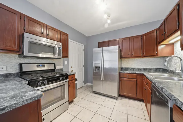 $259,999 | 2504 West Balmoral Avenue, Unit 1D, Chicago, IL 60625